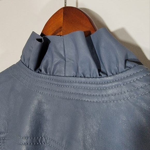 Hot in Hollywood Vegan Blue Faux Leather Jacket Ruffles Size Small - Picture 12 of 16